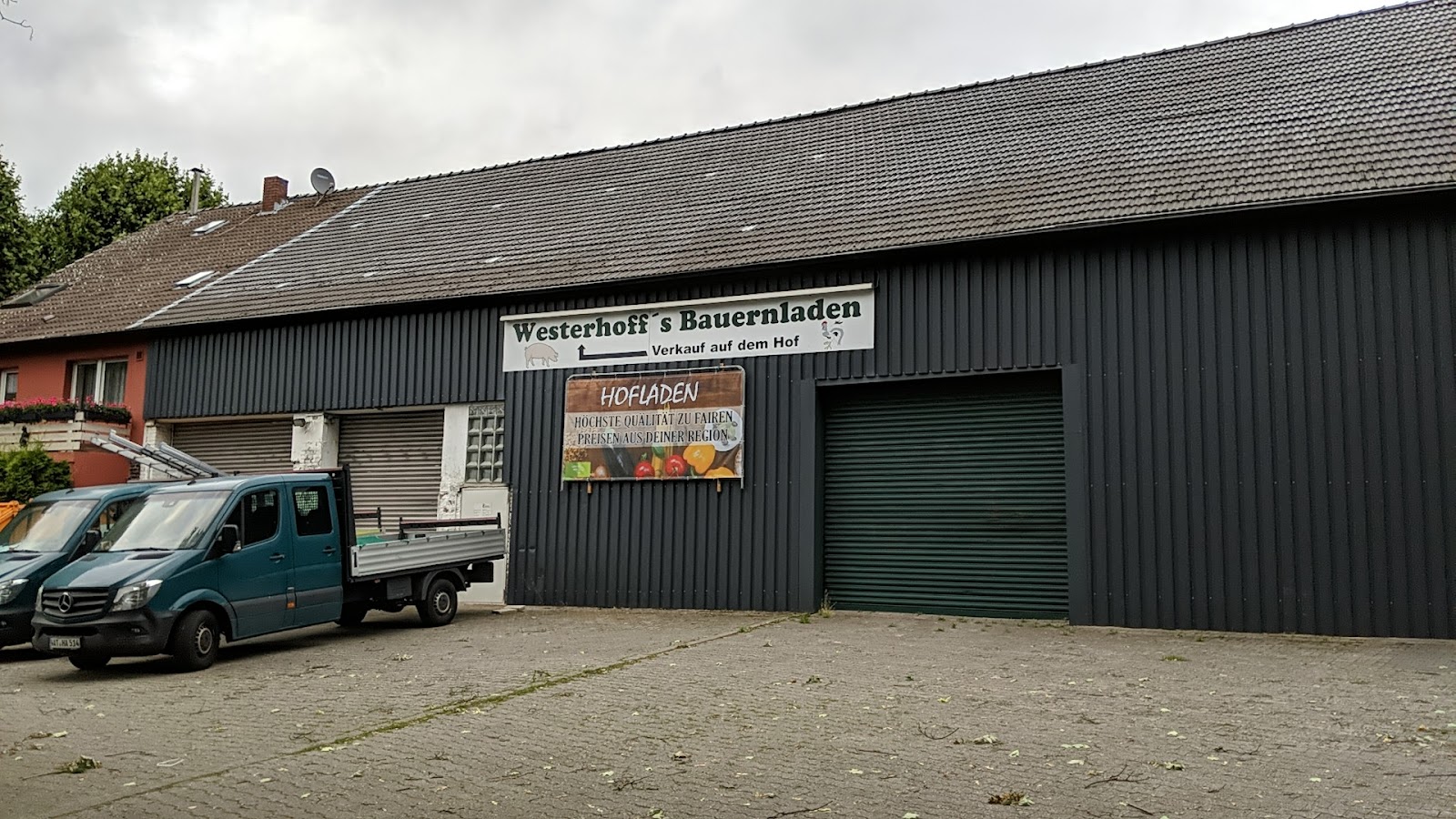 Hofgebäude mit Schild Westerhoff's Bauernladen